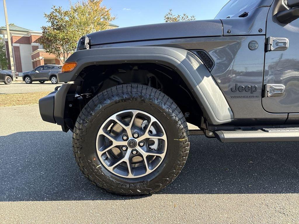 Jeep Wrangler 4-Door Sport S - Thumbnail 11