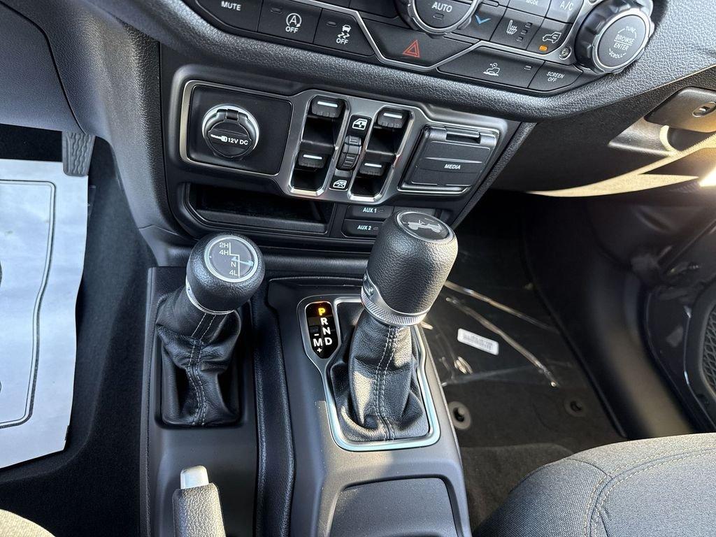 Jeep Wrangler 4-Door Sport S - Thumbnail 19