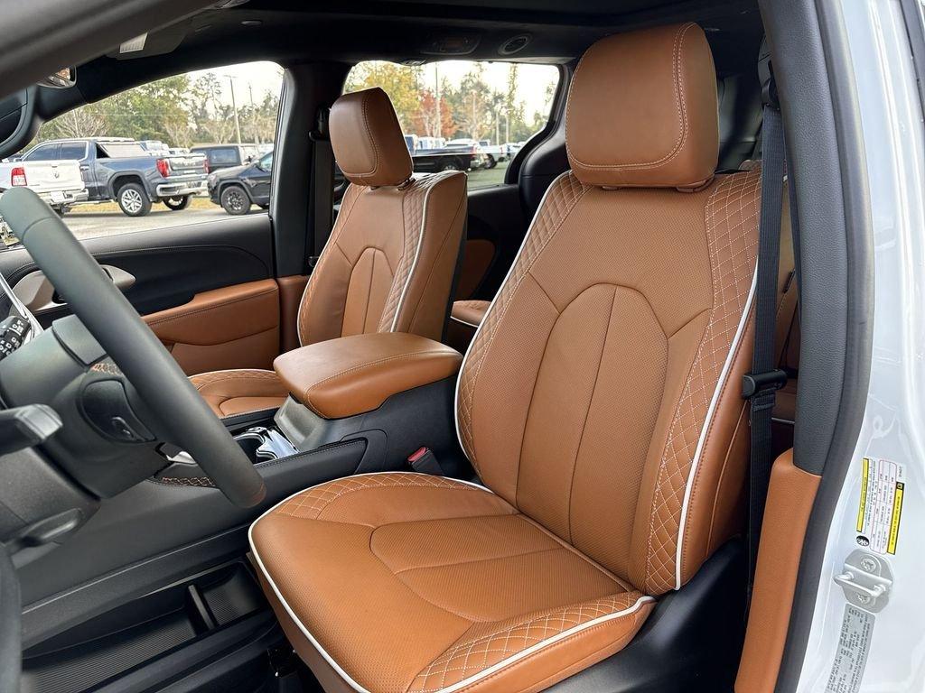 Chrysler Pacifica Pinnacle - Thumbnail 12