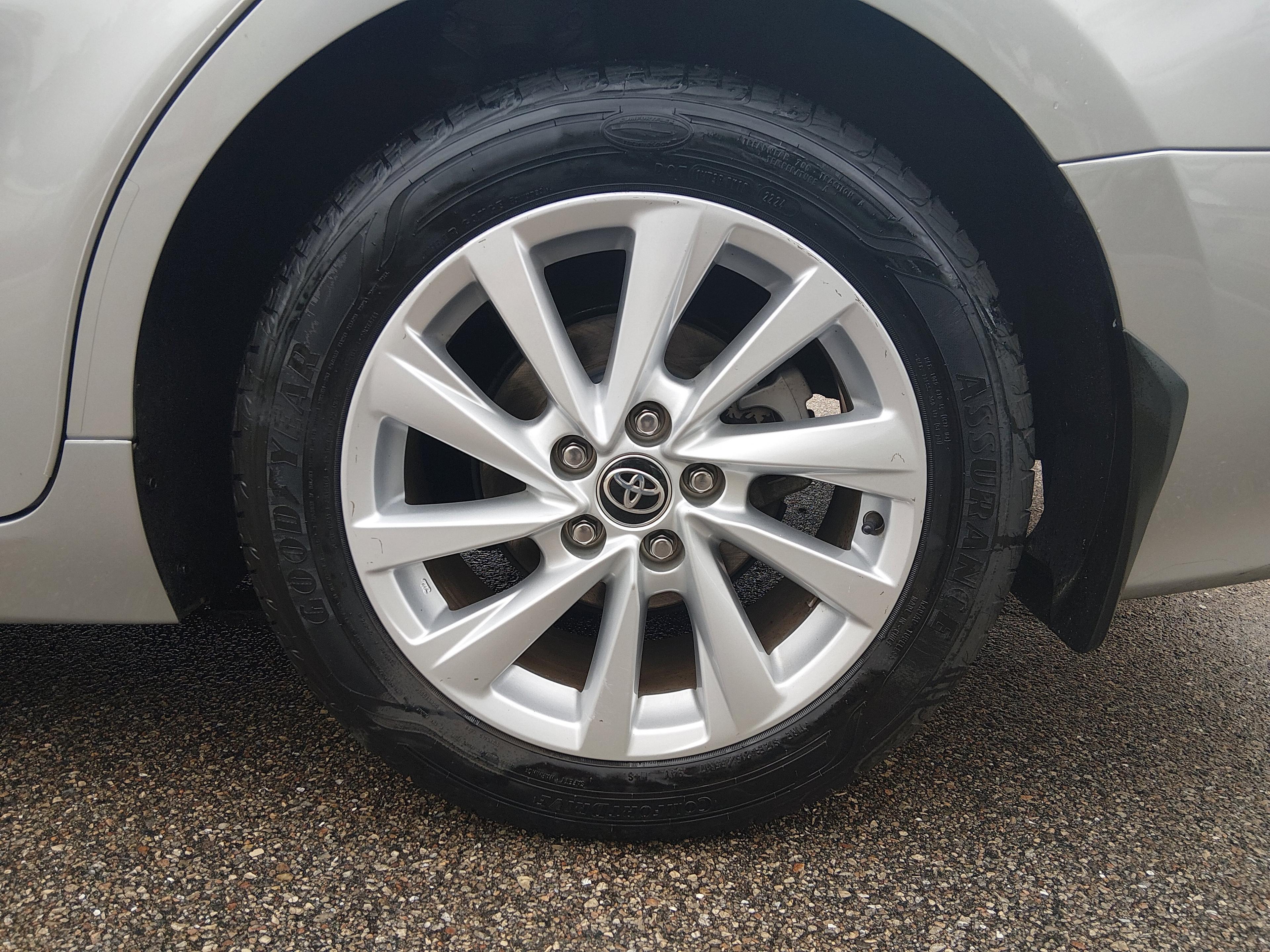 Toyota Camry Le Auto - Thumbnail 10