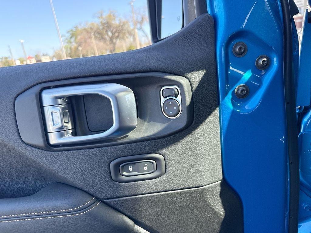 Jeep Gladiator Sahara 4X4 - Thumbnail 13