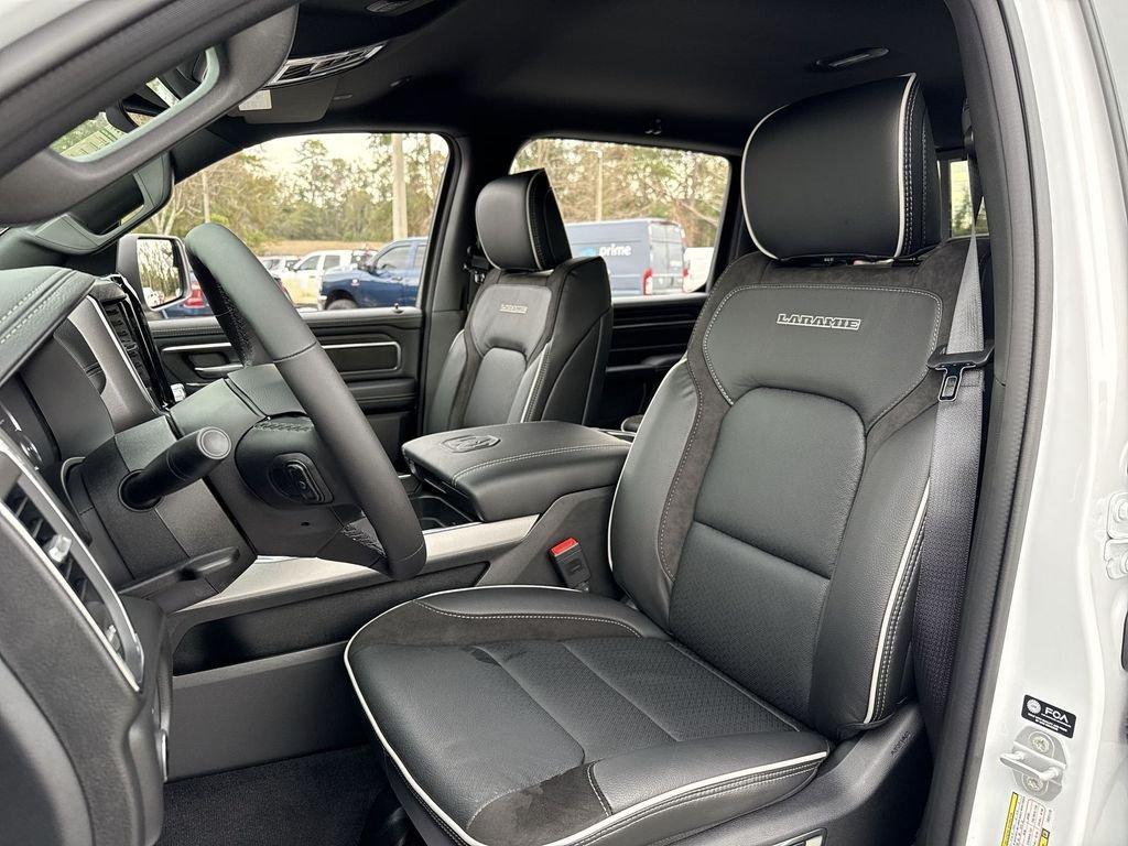 Ram 1500 Laramie Crew Cab 4X2 5'7' Box - Thumbnail 12