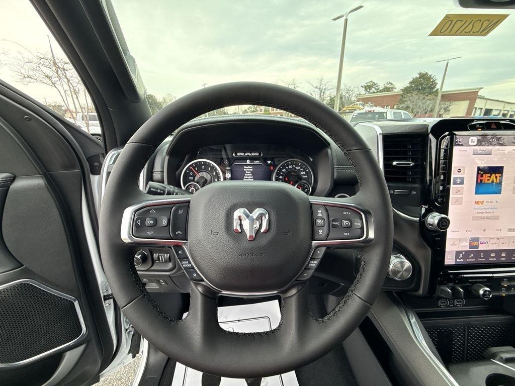 Ram 1500 Laramie Crew Cab 4X2 5'7' Box - Thumbnail 14