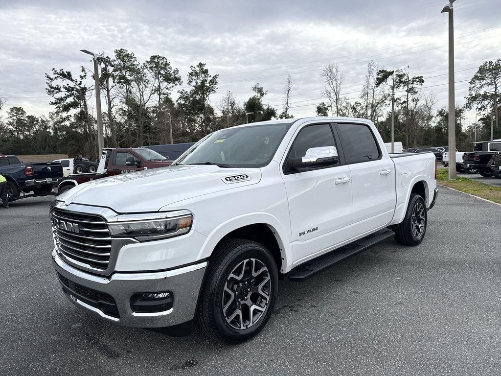 Ram 1500 Laramie Crew Cab 4X2 5'7' Box - Thumbnail 8