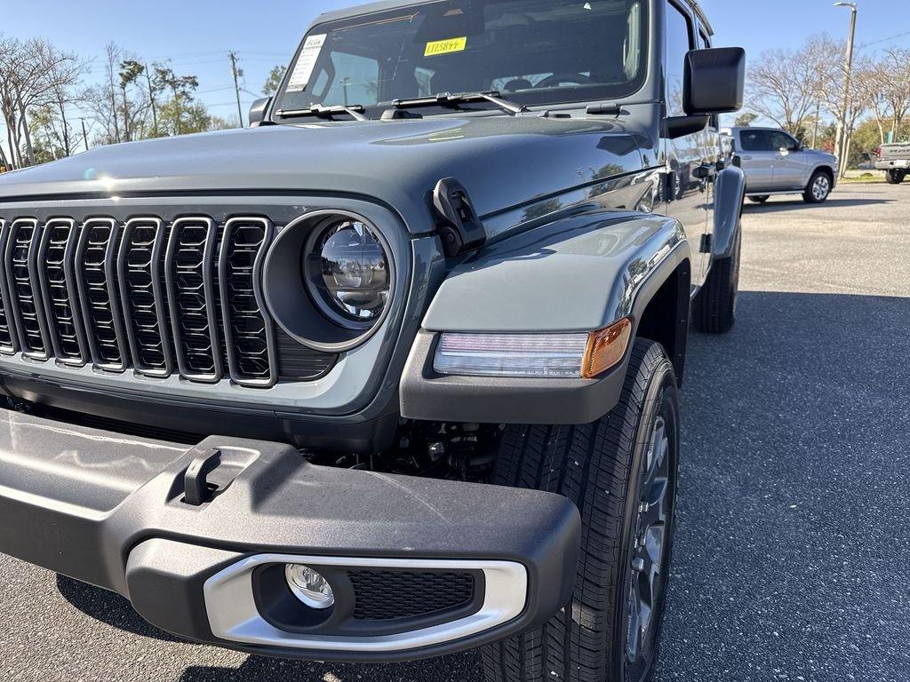 Jeep Gladiator Sahara 4X4 - Thumbnail 10