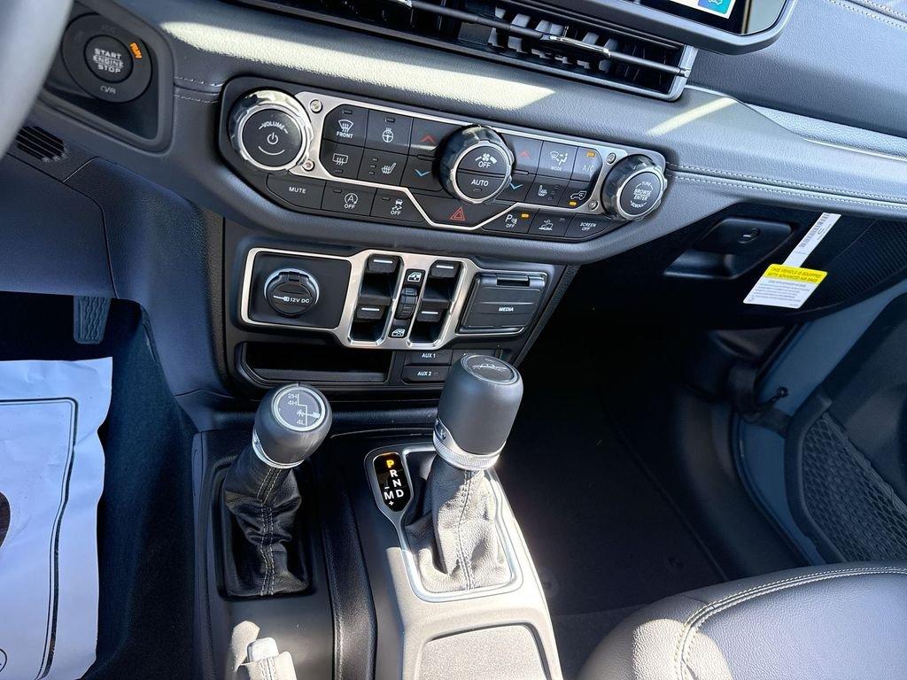 Jeep Gladiator Sahara 4X4 - Thumbnail 19