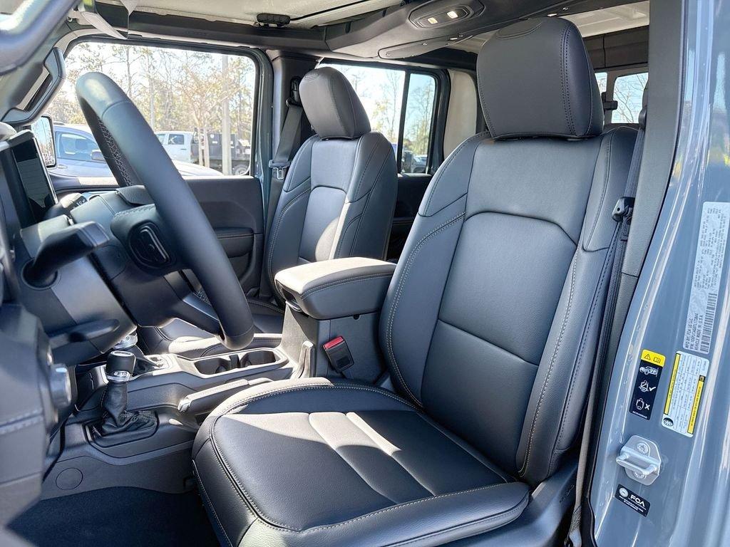 Jeep Gladiator Sahara 4X4 - Thumbnail 12