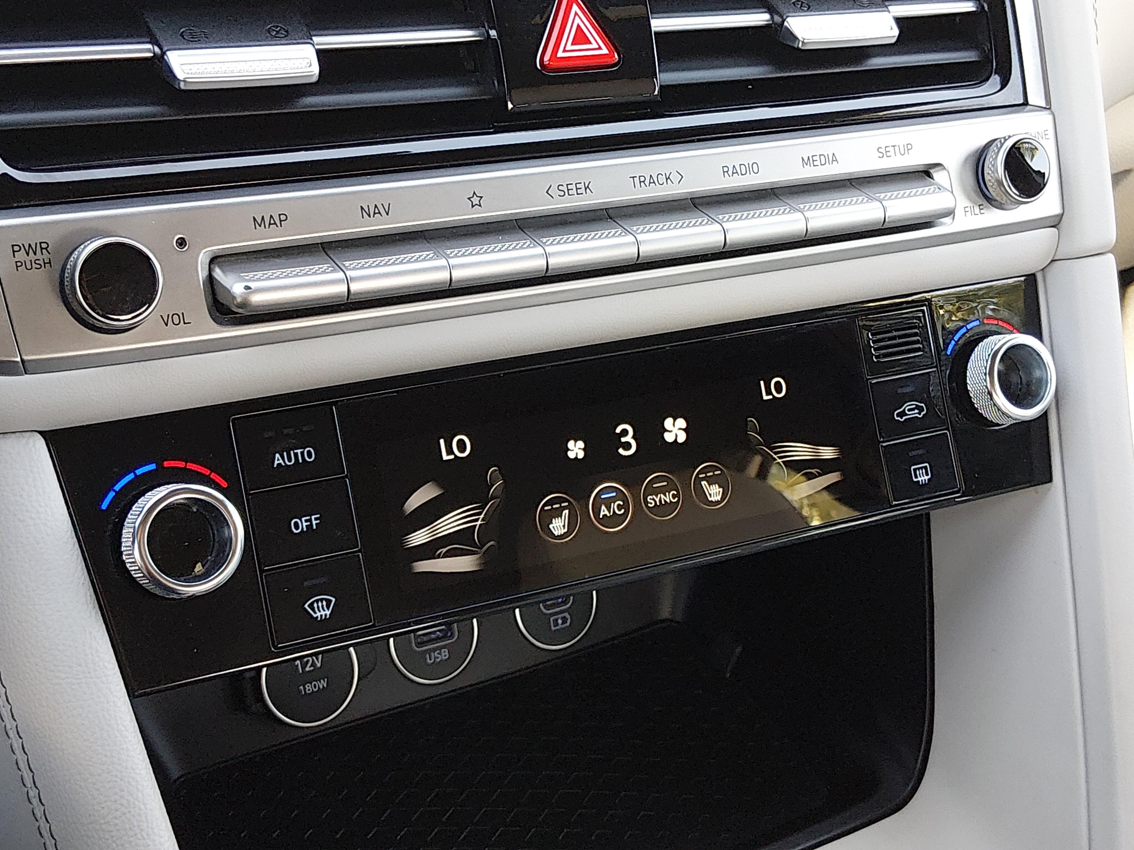 Genesis G70 2.5T Rwd - Thumbnail 18