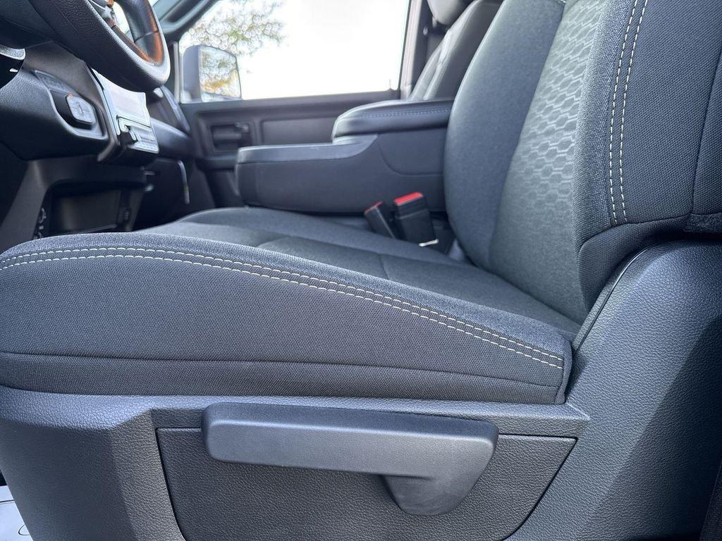 Ram 3500 Tradesman Crew Cab Chassis 4X4 60' Ca - Thumbnail 13