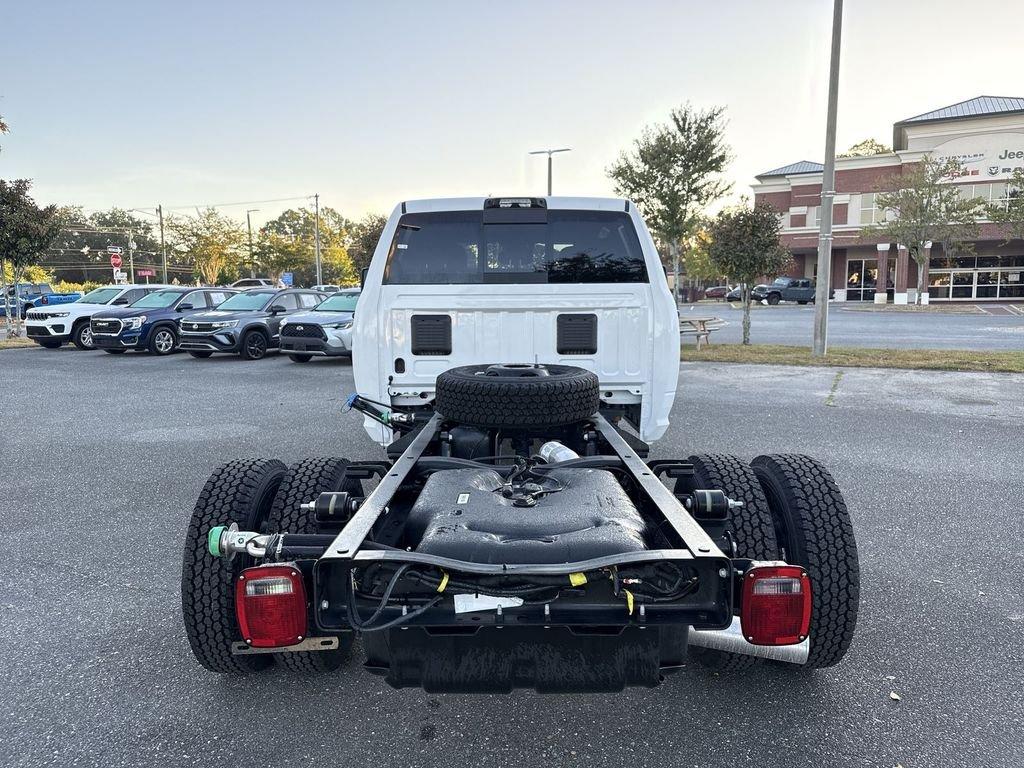 Ram 3500 Tradesman Crew Cab Chassis 4X4 60' Ca - Thumbnail 5