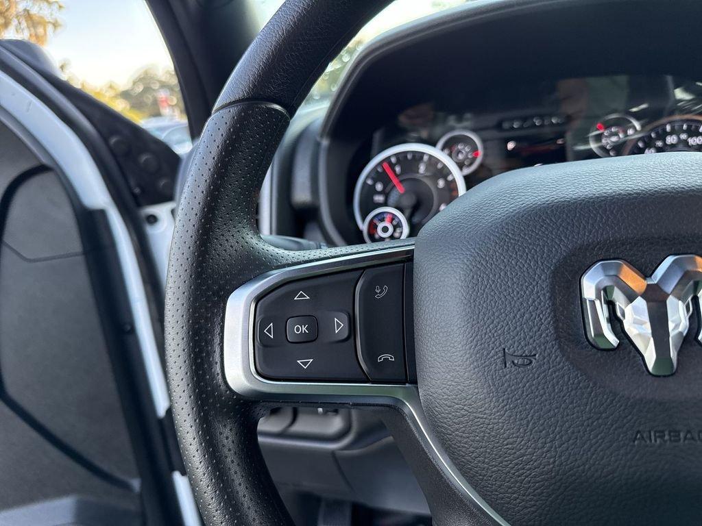 Ram 3500 Tradesman Crew Cab Chassis 4X4 60' Ca - Thumbnail 16