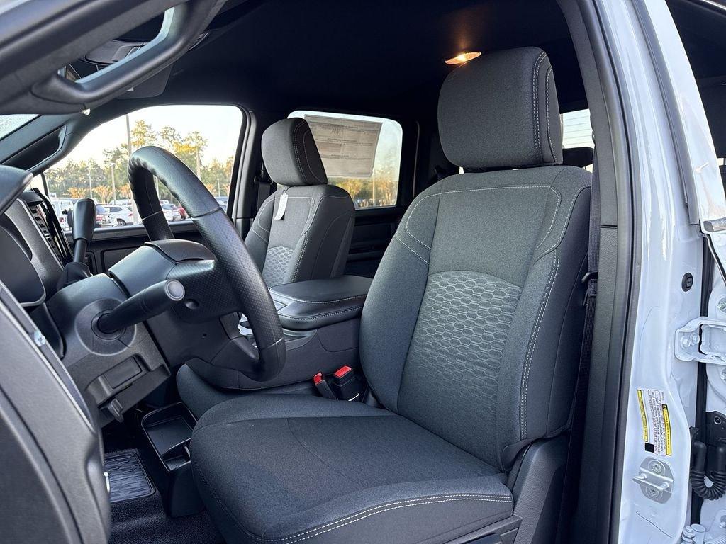 Ram 3500 Tradesman Crew Cab Chassis 4X4 60' Ca - Thumbnail 12