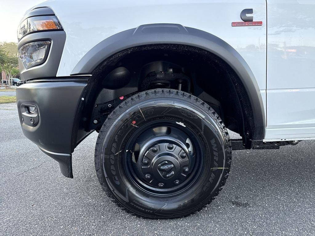 Ram 3500 Tradesman Crew Cab Chassis 4X4 60' Ca - Thumbnail 11