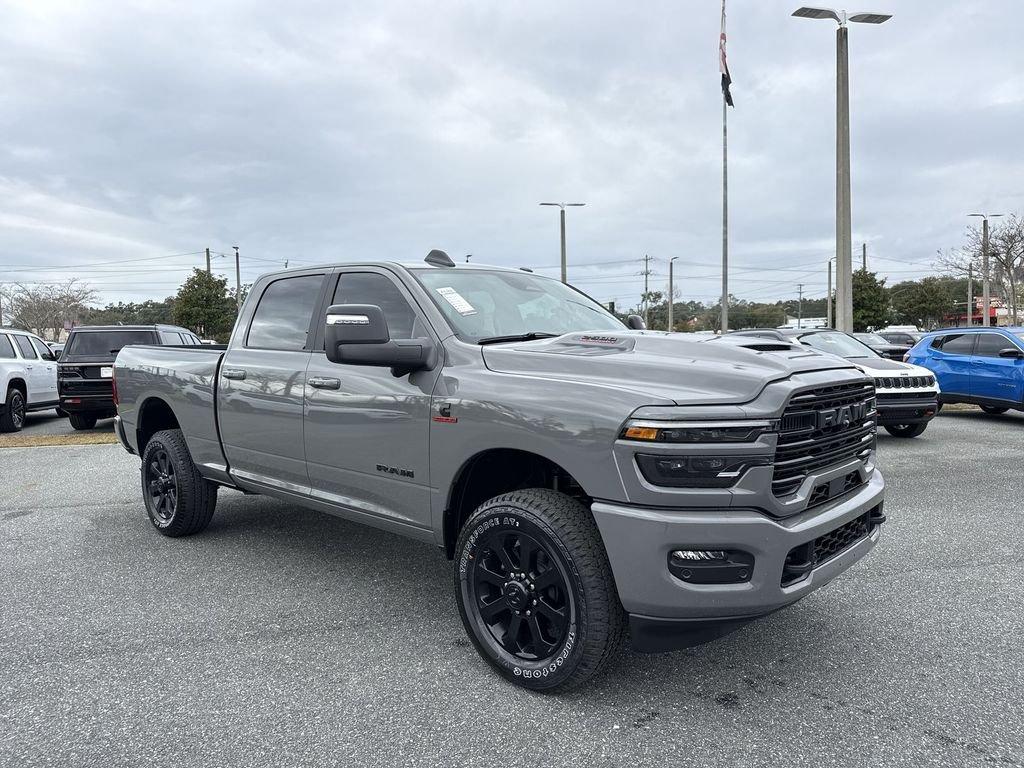 Ram 2500 Laramie Crew Cab 4X4 6'4' Box - Thumbnail 2