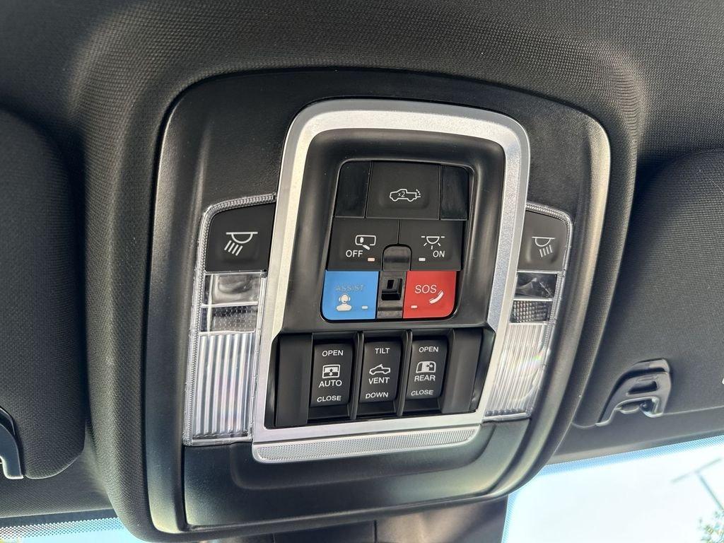 Ram 3500 Laramie Mega Cab 4X4 6'4' Box - Thumbnail 18