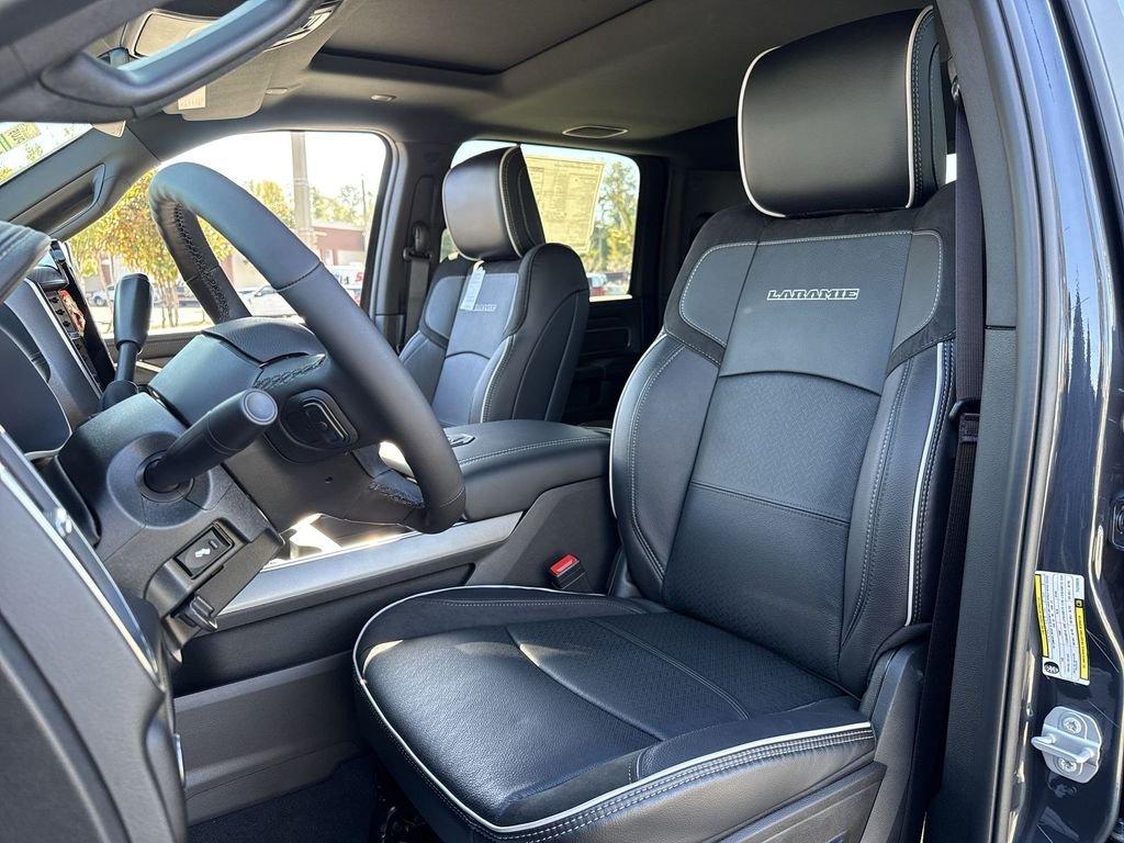 Ram 3500 Laramie Mega Cab 4X4 6'4' Box - Thumbnail 12