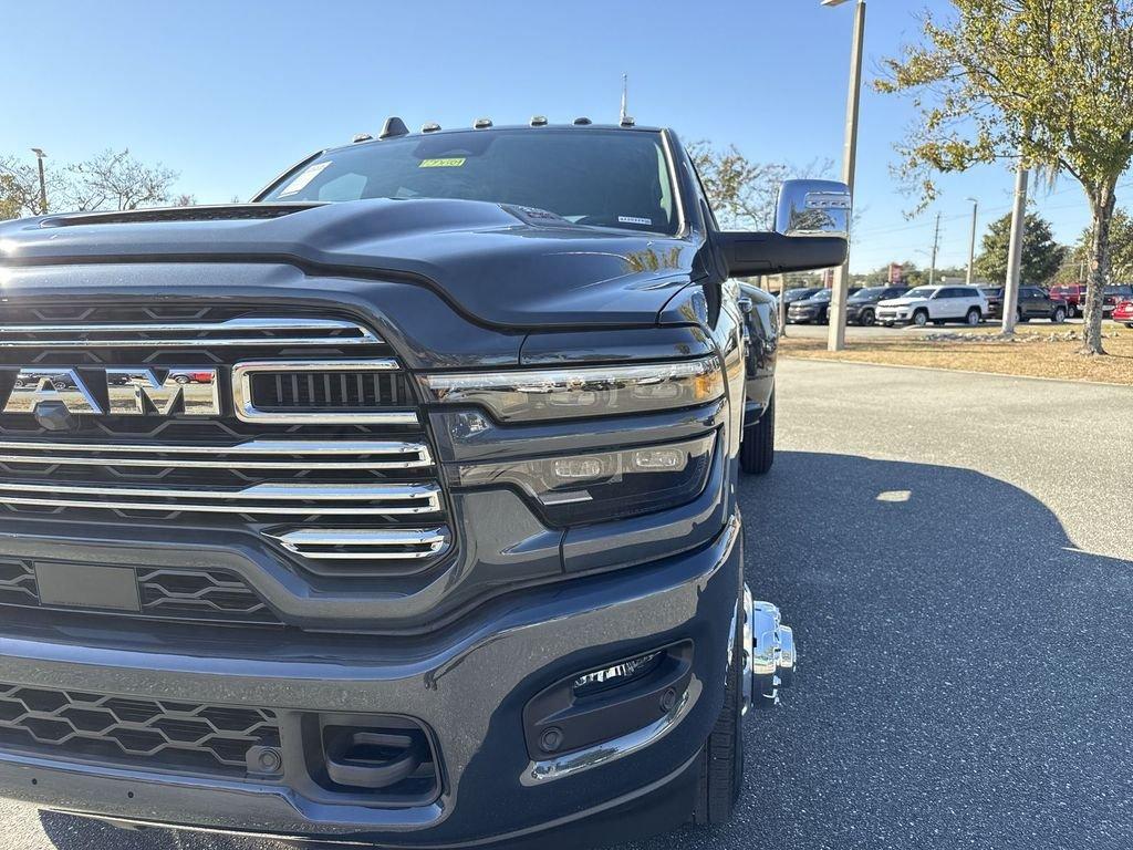 Ram 3500 Laramie Mega Cab 4X4 6'4' Box - Thumbnail 10