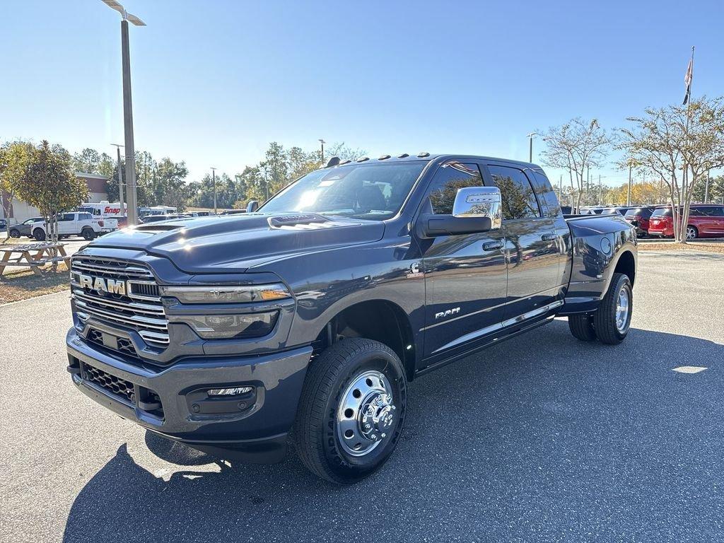Ram 3500 Laramie Mega Cab 4X4 6'4' Box - Thumbnail 8