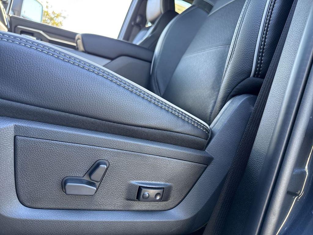 Ram 3500 Laramie Mega Cab 4X4 6'4' Box - Thumbnail 13