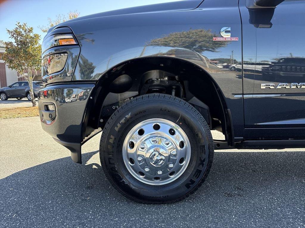 Ram 3500 Laramie Mega Cab 4X4 6'4' Box - Thumbnail 11