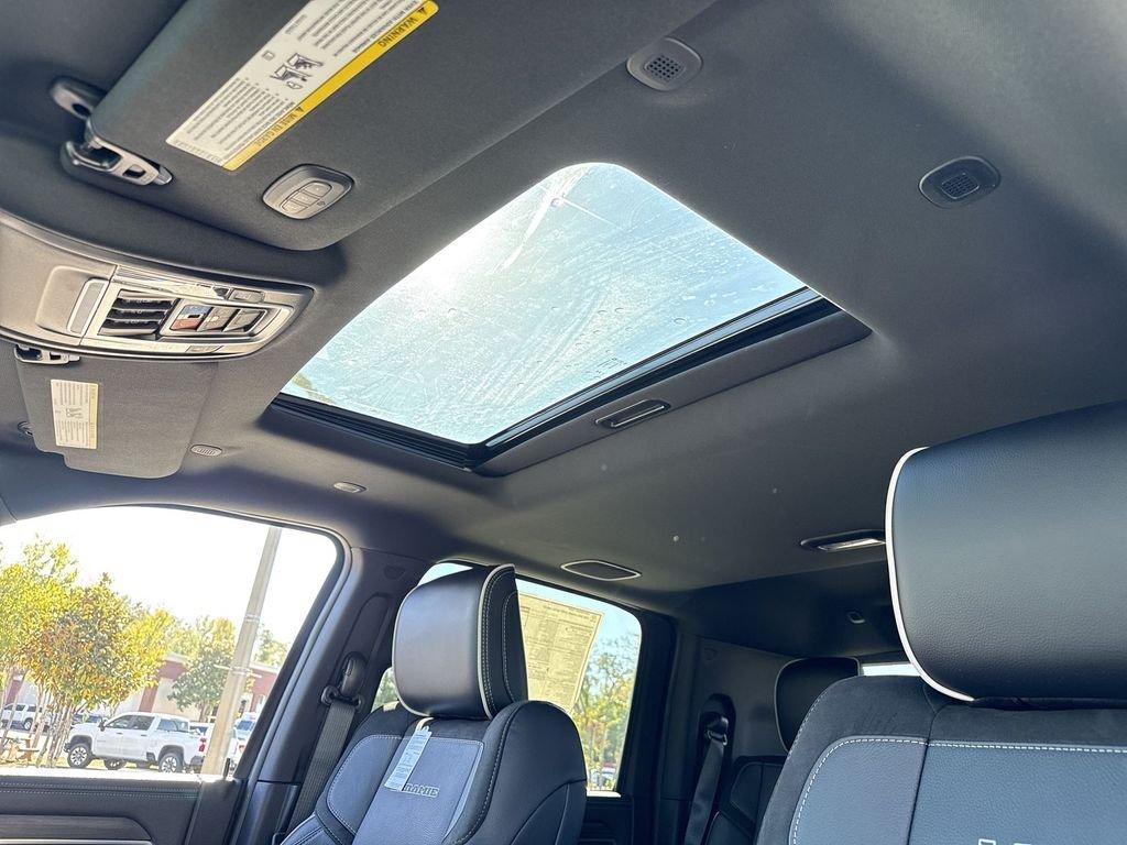 Ram 3500 Laramie Mega Cab 4X4 6'4' Box - Thumbnail 19