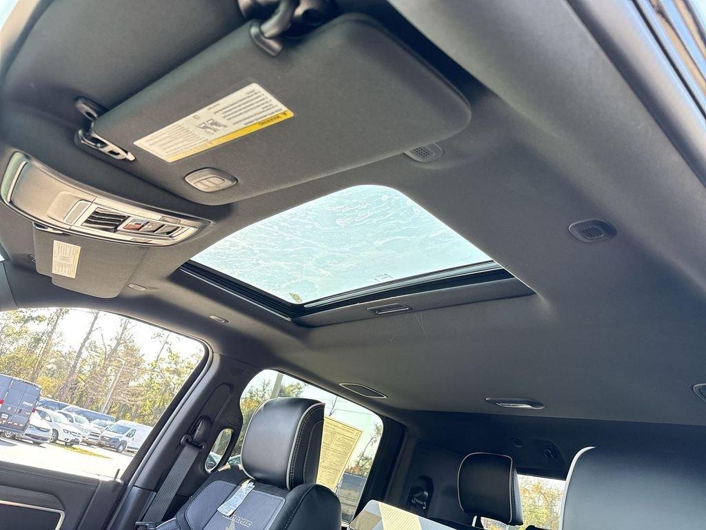 Ram 3500 Laramie Mega Cab 4X4 6'4' Box - Thumbnail 16