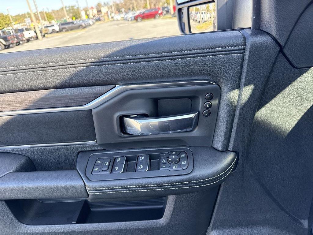 Ram 3500 Laramie Mega Cab 4X4 6'4' Box - Thumbnail 11