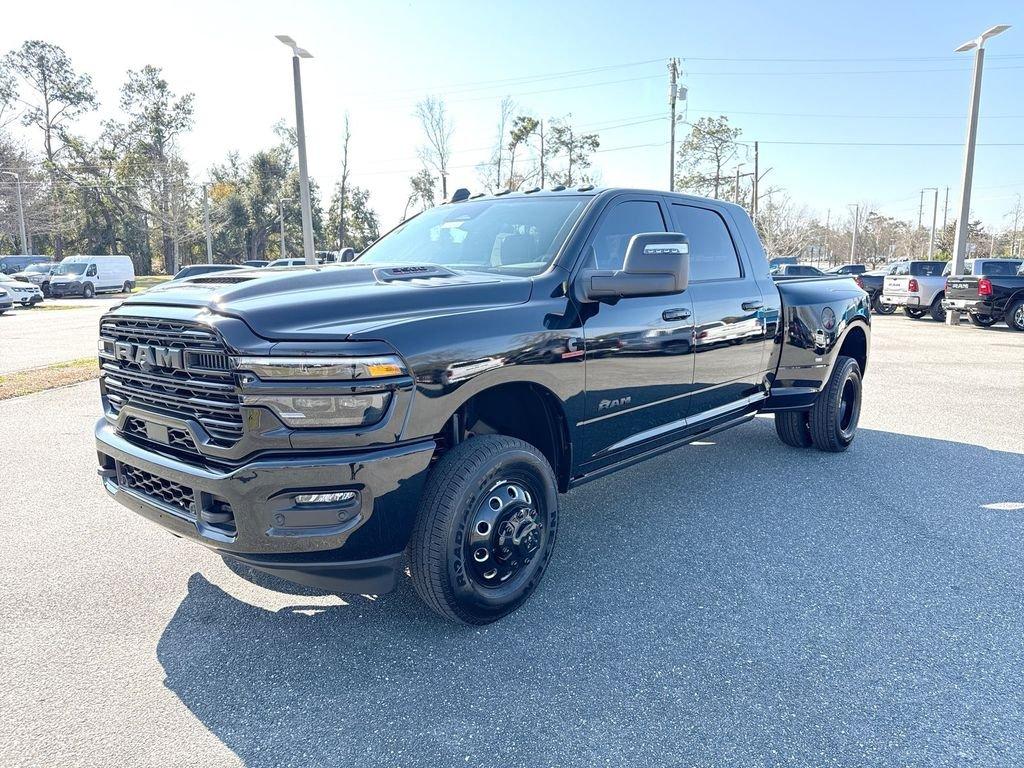 Ram 3500 Laramie Mega Cab 4X4 6'4' Box - Thumbnail 6