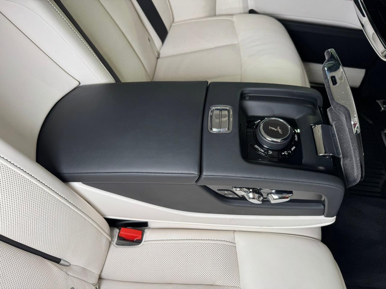 Rolls-Royce Phantom - Thumbnail 14