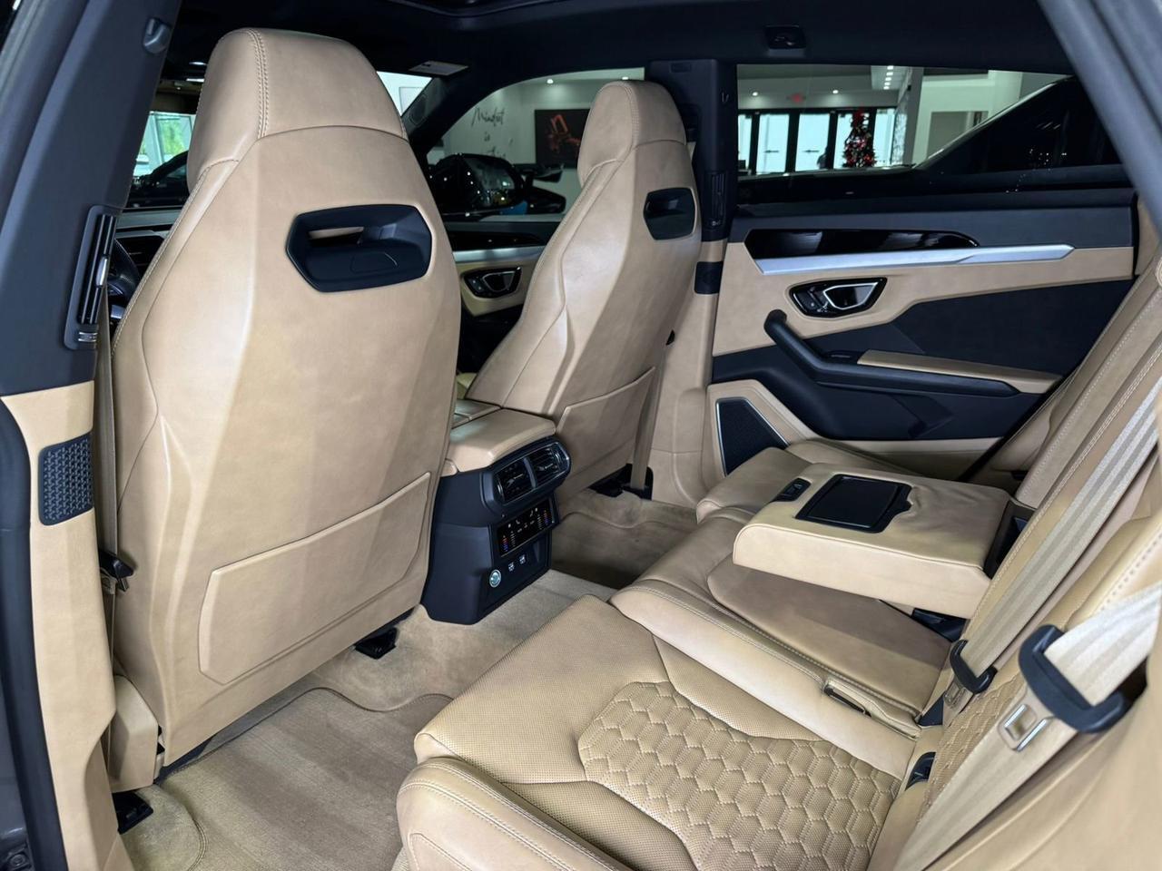 Lamborghini Urus - Thumbnail 11