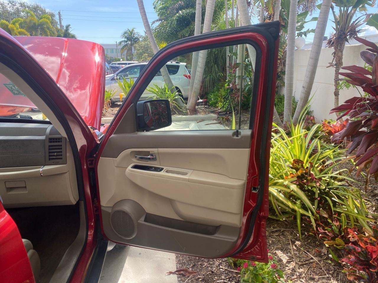 Jeep Liberty - Thumbnail 12