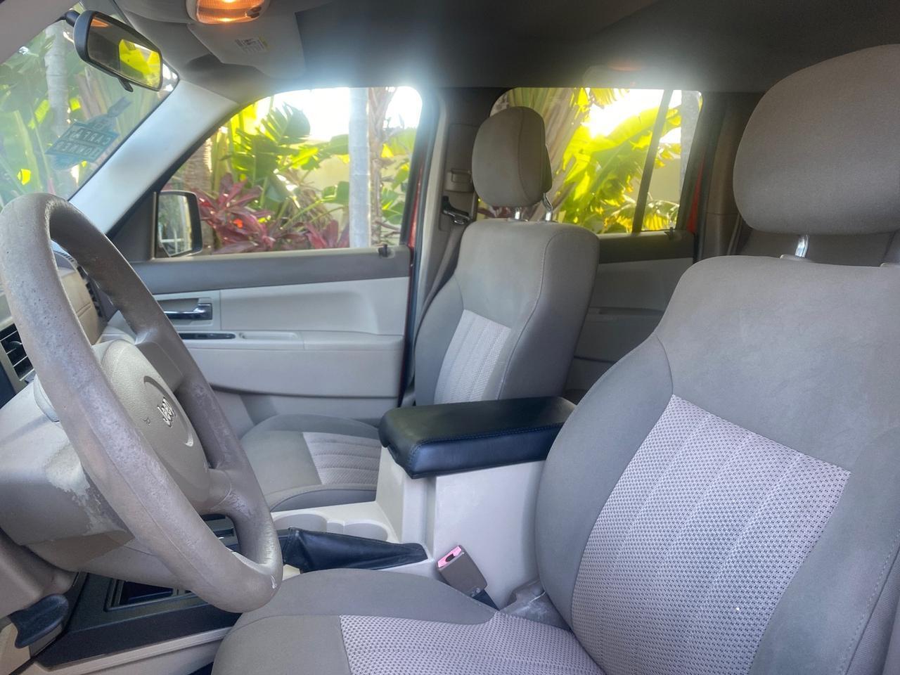 Jeep Liberty - Thumbnail 11