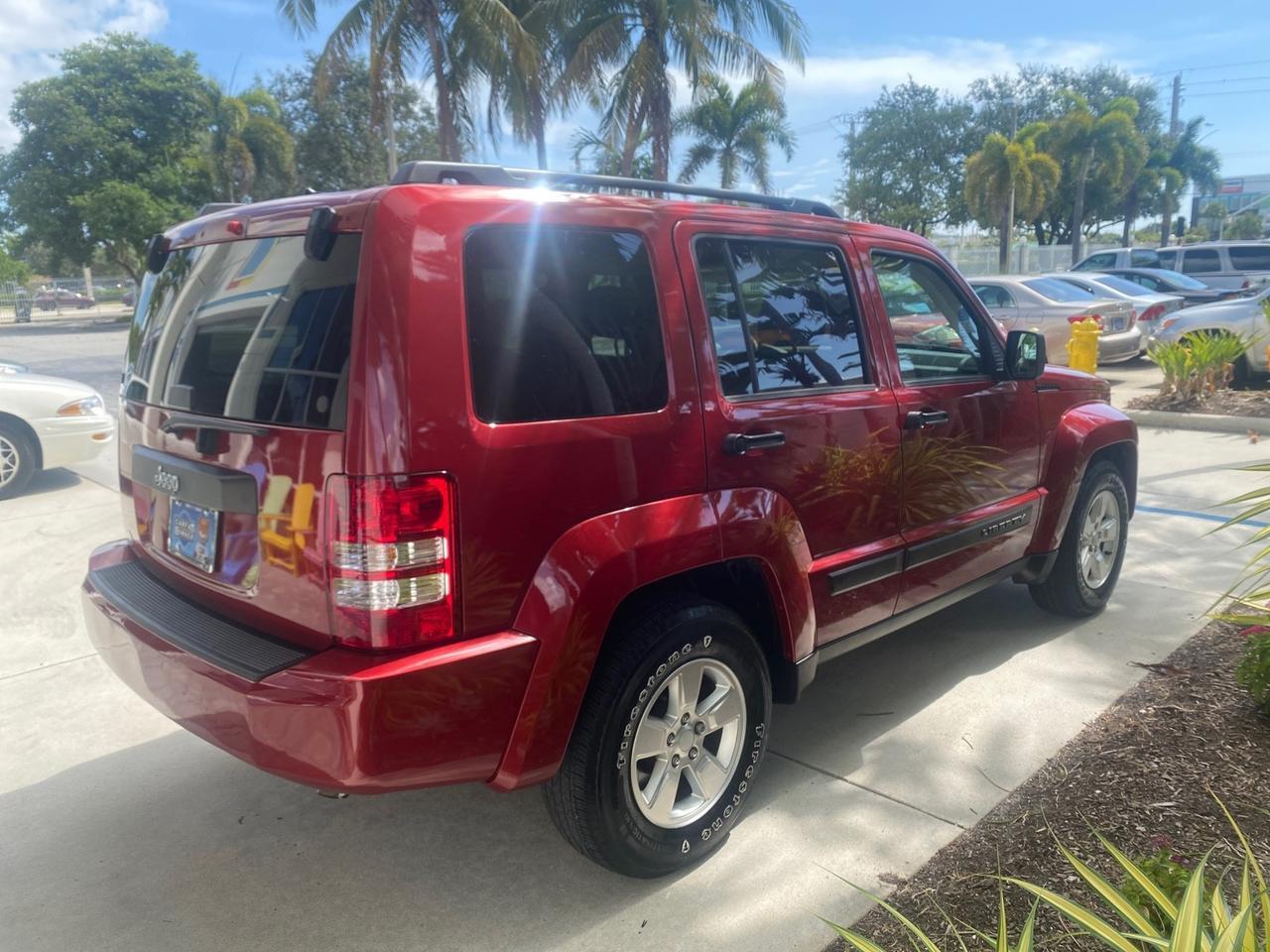 Jeep Liberty - Thumbnail 8