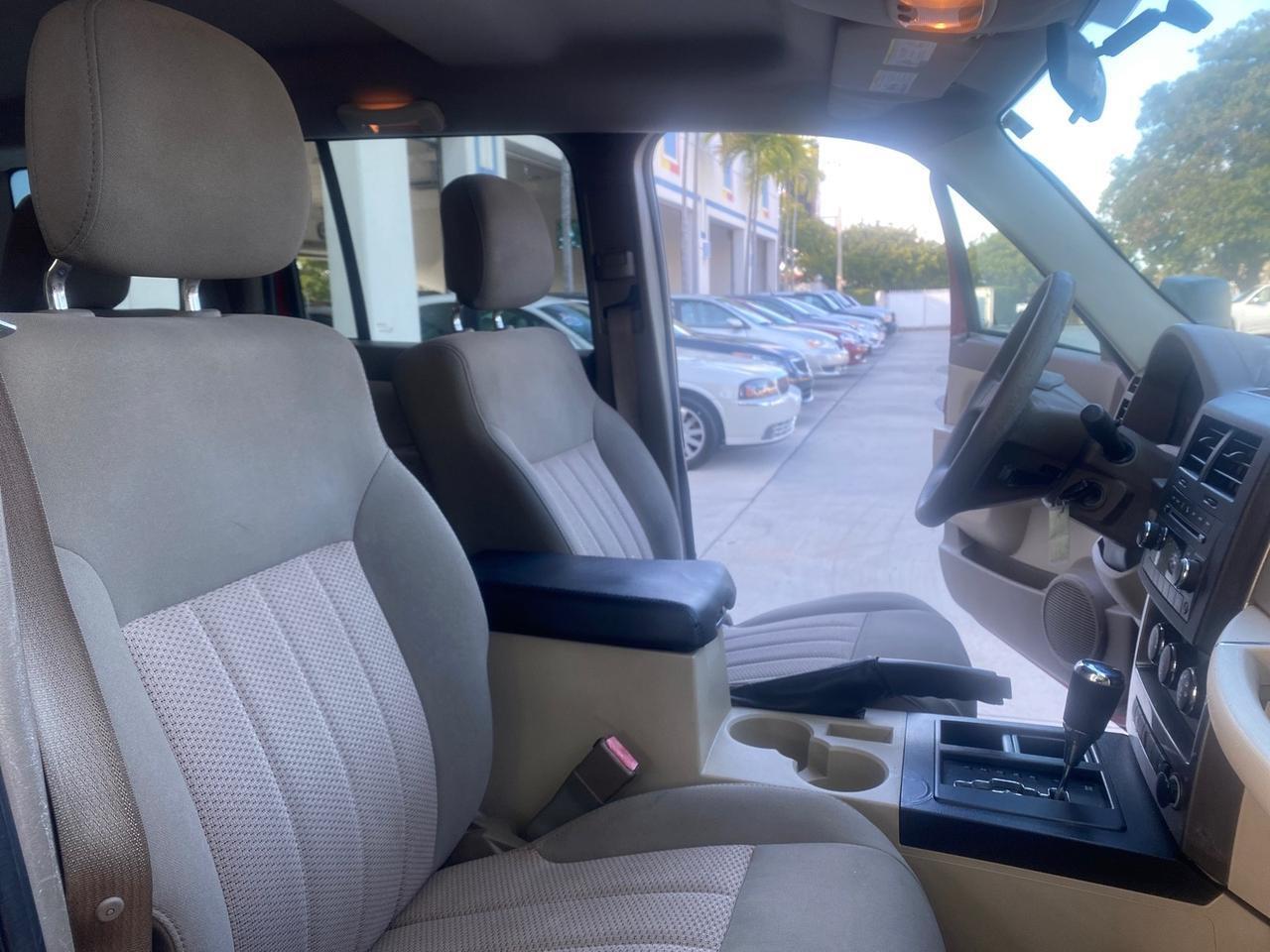 Jeep Liberty - Thumbnail 13