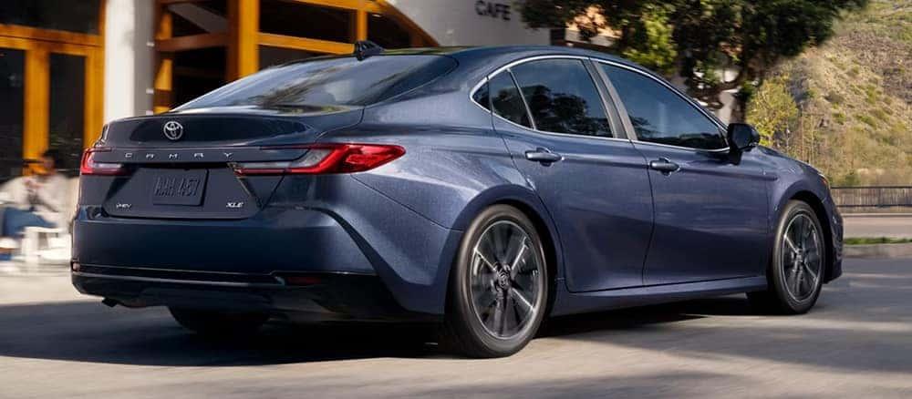 Toyota Camry - Thumbnail 6