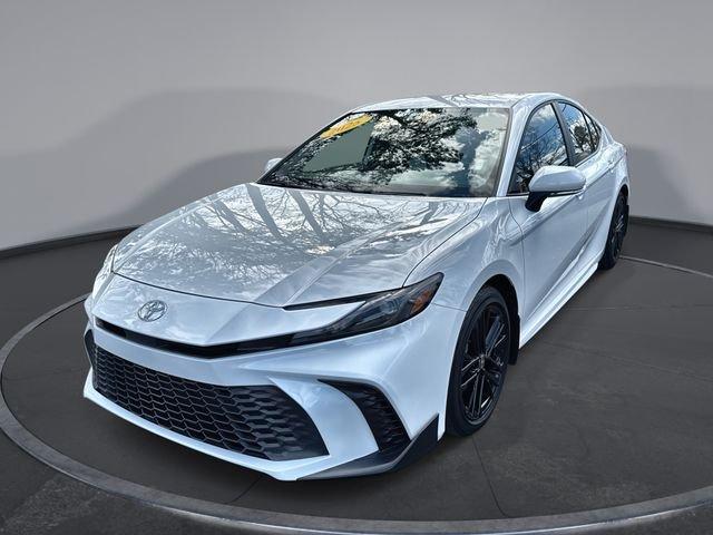 Toyota Camry Se Fwd - Thumbnail 2