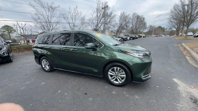Toyota Sienna Limited Fwd - Thumbnail 3