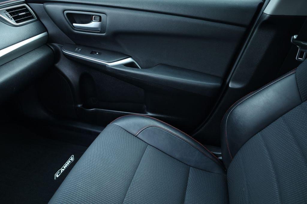Toyota Camry Se Fwd - Thumbnail 10