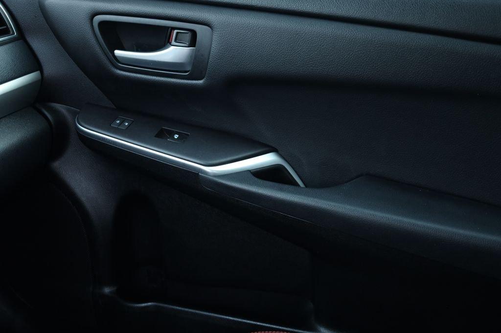 Toyota Camry Se Fwd - Thumbnail 11