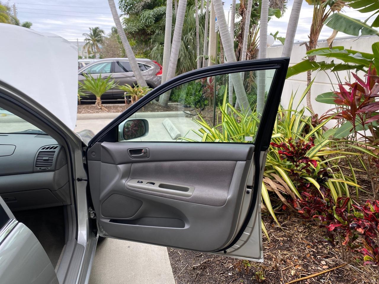 Toyota Camry - Thumbnail 12