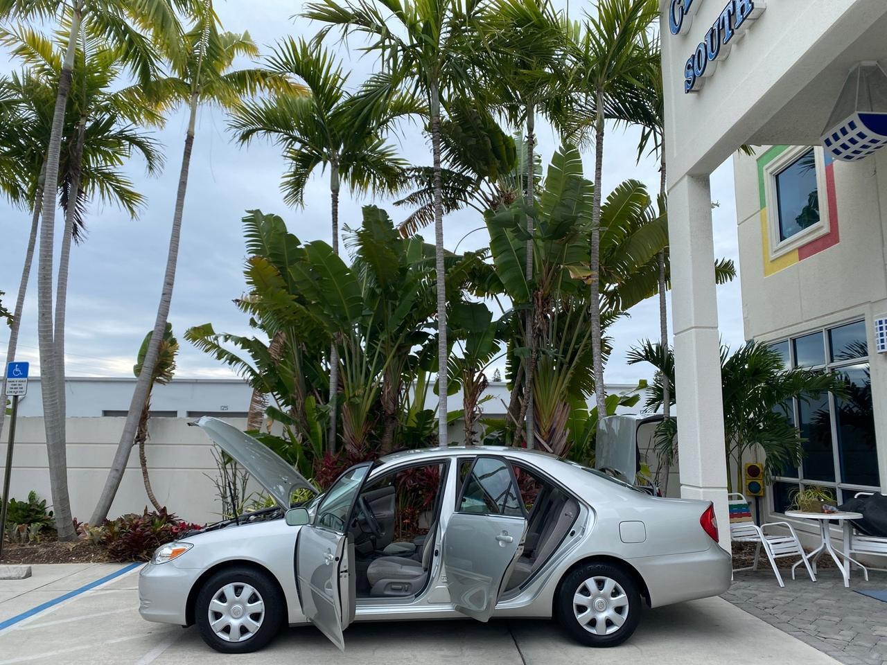 Toyota Camry - Thumbnail 9