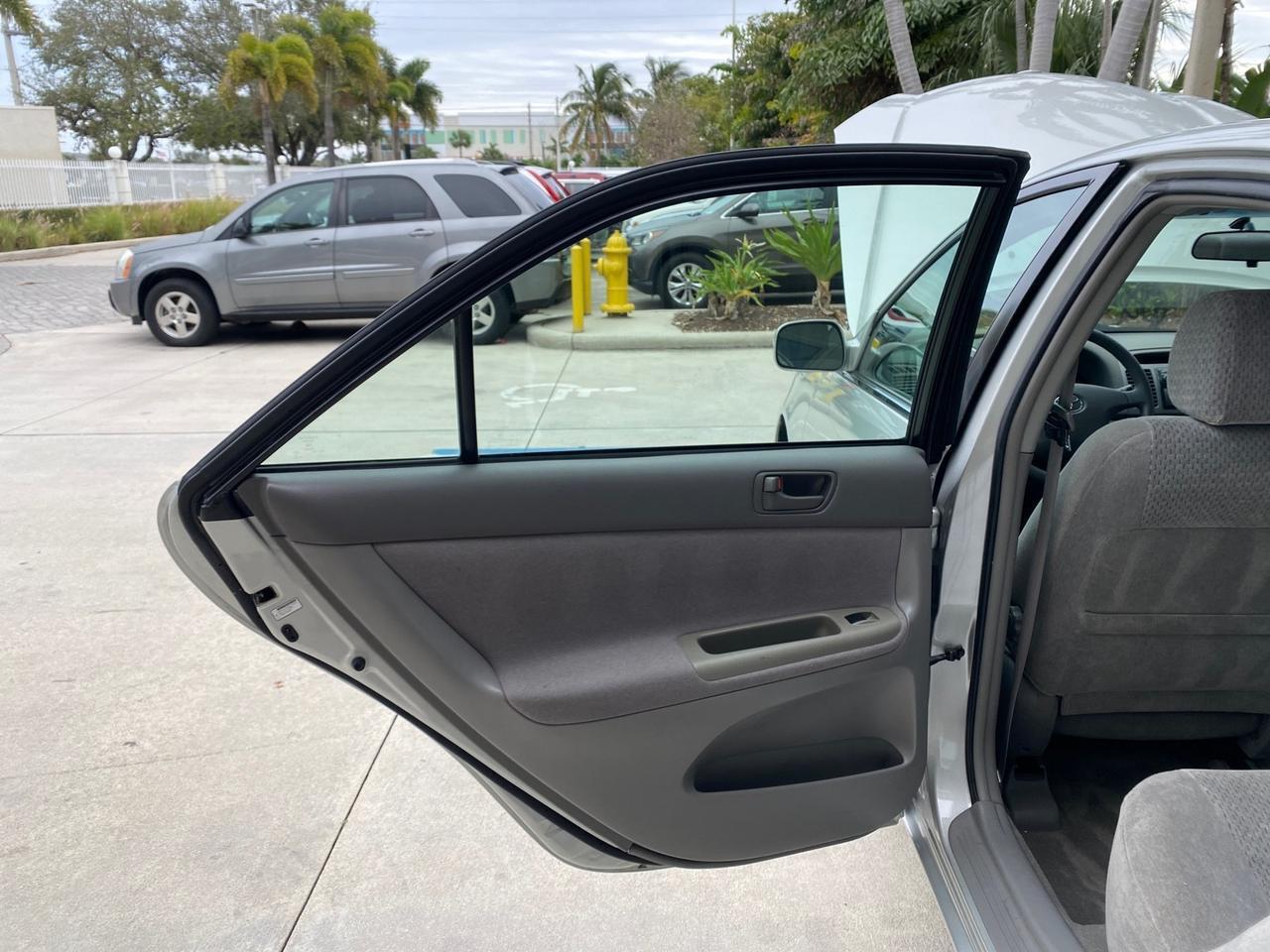 Toyota Camry - Thumbnail 14