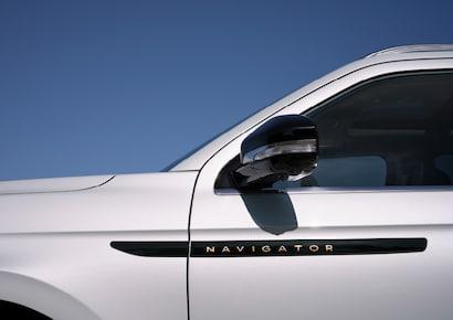 Lincoln Navigator - Thumbnail 2