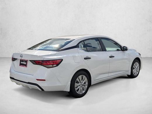 Nissan Sentra S - Thumbnail 4