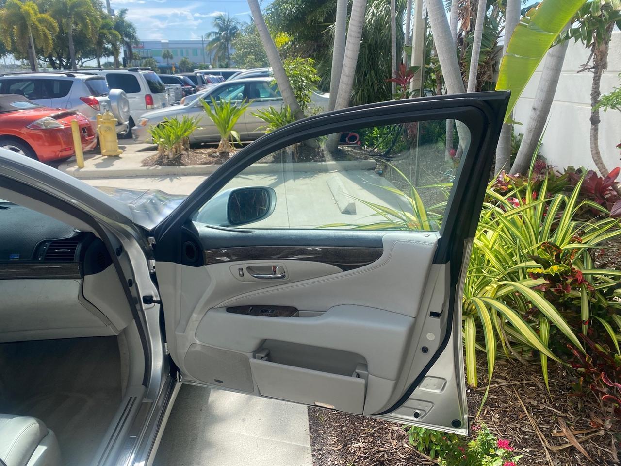 Lexus LS 460 - Thumbnail 12