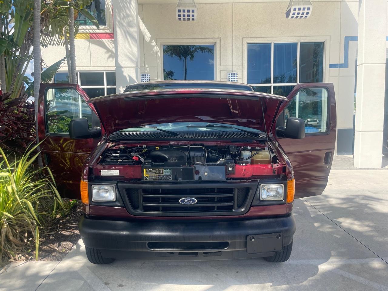 Ford Econoline Wagon - Thumbnail 18