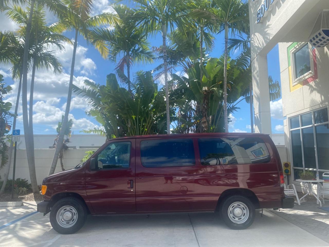 Ford Econoline Wagon - Thumbnail 5