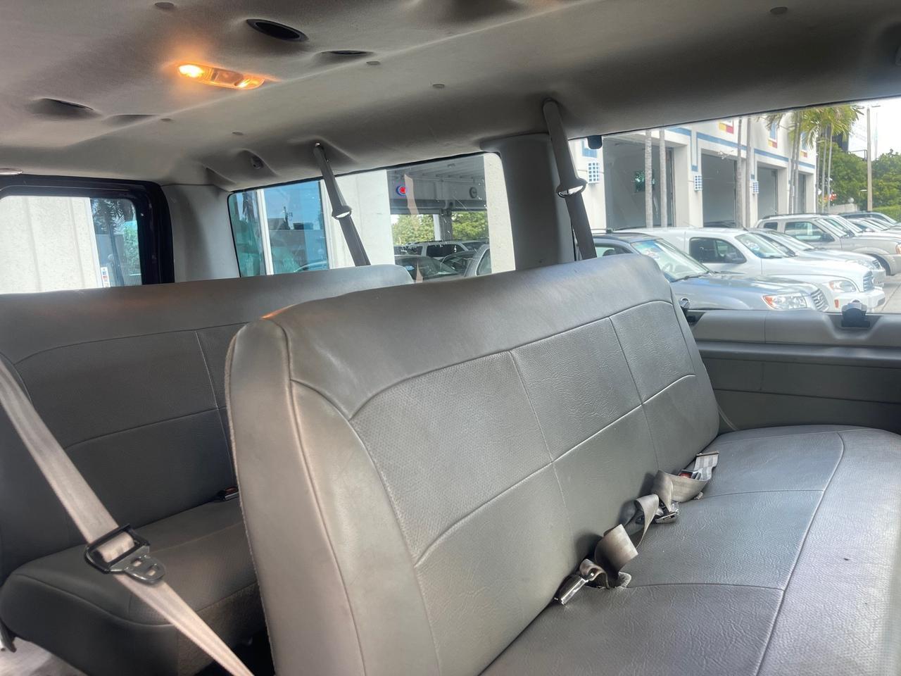 Ford Econoline Wagon - Thumbnail 15