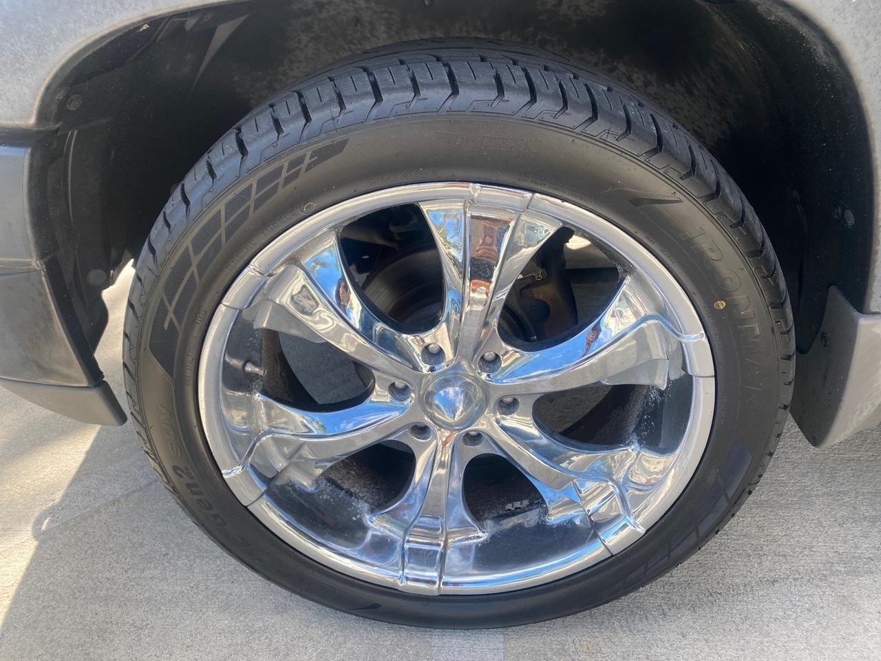 Chevrolet Suburban - Thumbnail 20