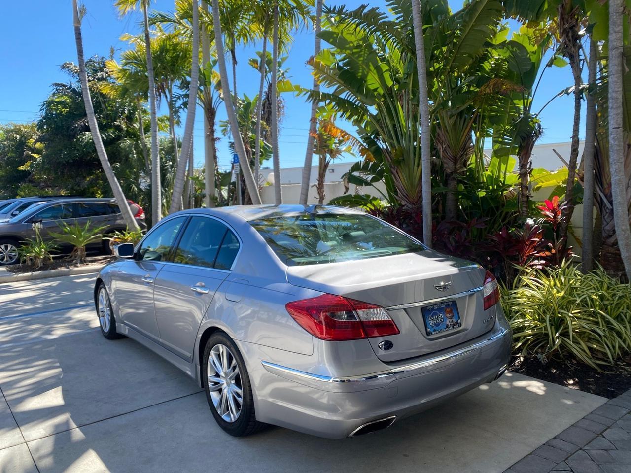 Hyundai Genesis - Thumbnail 6